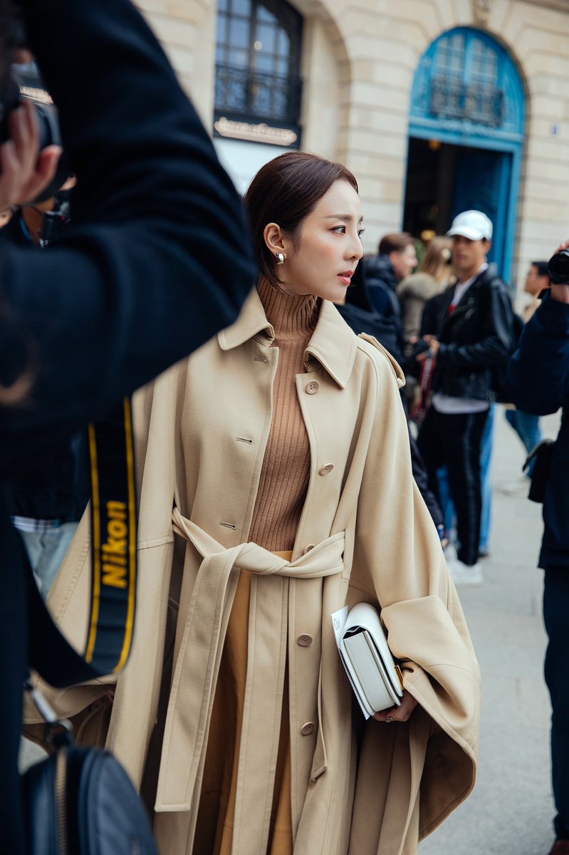 krungy21's tweet photo. #Dara #PFW #Chloe https://t.co/GOiQjot9vu