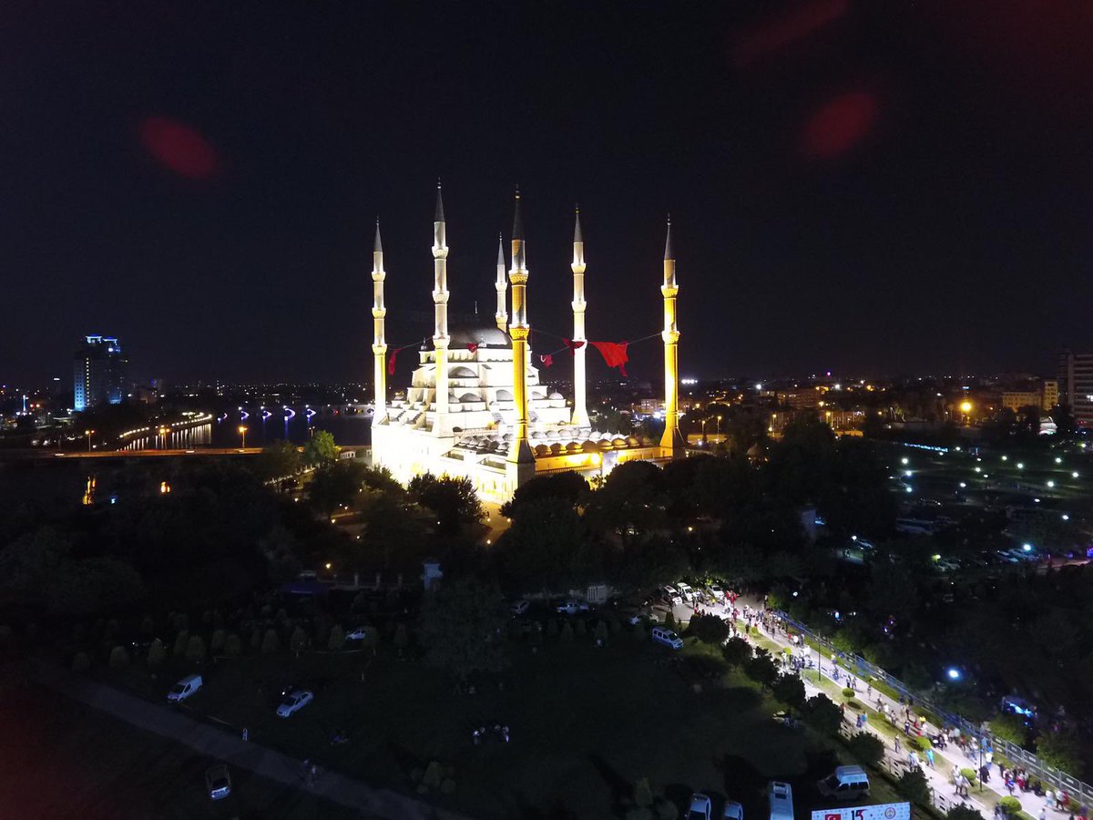 remzi_kar's tweet photo. Hayatta her şey olabilirsin; Fakat mühim olan hayatın içinde “İNSAN” olabilmektir.      

Şems-i Tebrîzi

#HayırlıCumalar https://t.co/NGNwfuBa2y