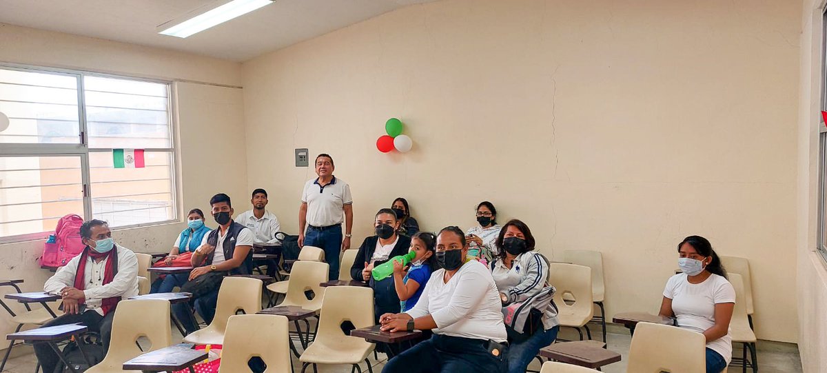 rodolfo_rasgado's tweet photo. Me da muchísimo gusto compartir momentos con mis compañeras y compañeros docentes como también alumnos, agradezco su amable recibimiento a la Escuela Primaria del Estado Ángel Pola Moreno, delegación D - I - 92 ubicada en #Siltepec, #Chiapas.

¡Orgullo docente lealtad prsnte! https://t.co/uZzvLKnVtl