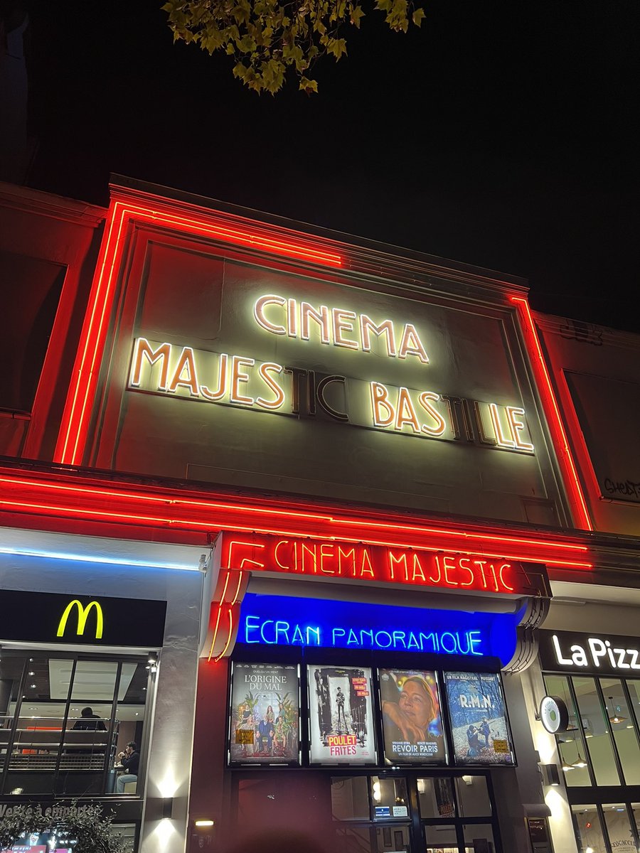 BilongoCarlos's tweet photo. Très heureux d’être présent à l’avant première du film documentaire « la révolte des femmes de chambre » avec une salle pleine 👍
Bravo à ma collègue @KekeRachel pour ses combats !! La lutte ✊ https://t.co/HKkKKIxVda