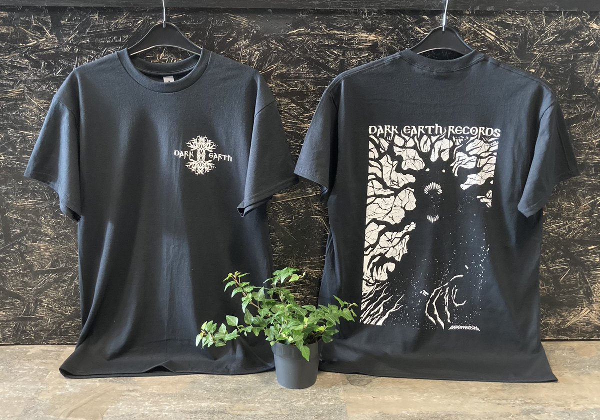 DarkEarthMetal's tweet photo. Roll up. Roll up. Get your #merch here! Finally our #DarkEarth t-shirts have arrived! 
The masterpiece back print artwork is created by the #monster maestro himself @dansmonsters 
Thank you, Dan! 🖤
This is very #LimitedEdition print only available in store 🤘🏻🤘🏻

#HeavyMetalMerch https://t.co/dDYvgxqfU4