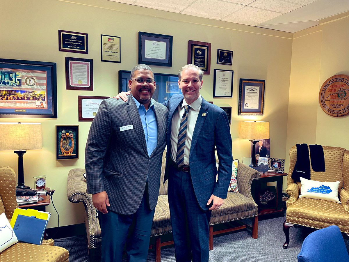 maxwellwise's tweet photo. Wonderful day catching up w one of the finest men produced from Green Co…Mr Derek Cowherd. Derek &amp; I competed in basketball against each other back in the early 90s &amp; we have remained friends over the years. @CowherdDerek is doing great work with collegiate student athletes! https://t.co/7IIiAe132M