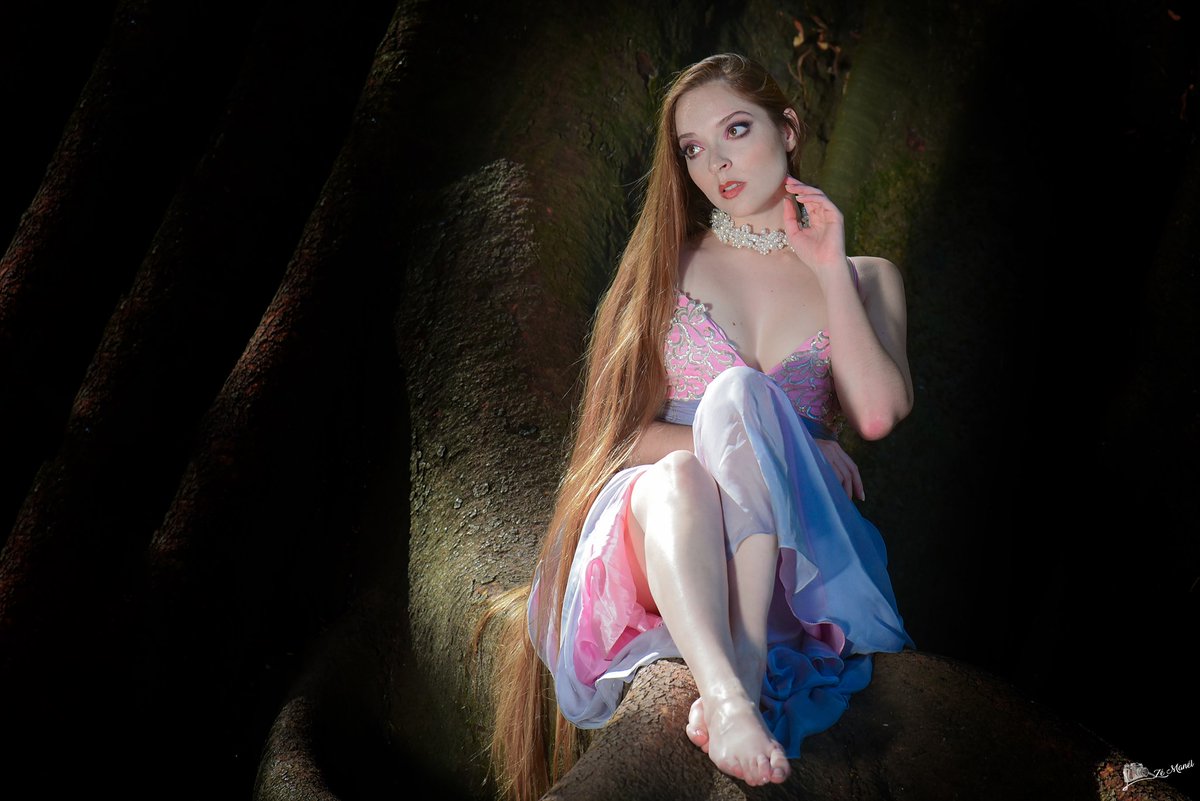 diana_therose's tweet photo. #Model: #DianaRosa
#Photography: #ZéManél
Production: #AnaLuarVaz
MUA: #BeatrizVaz

#modeling #beauty #portrait #beautiful #fineart #beautifulwoman #portuguesemodel #redheadwoman #elegance #fashionmodel #violetdress #fashion #classy #fineartportrait #romanticcore #romantic #hair https://t.co/vGtHlLhuE1