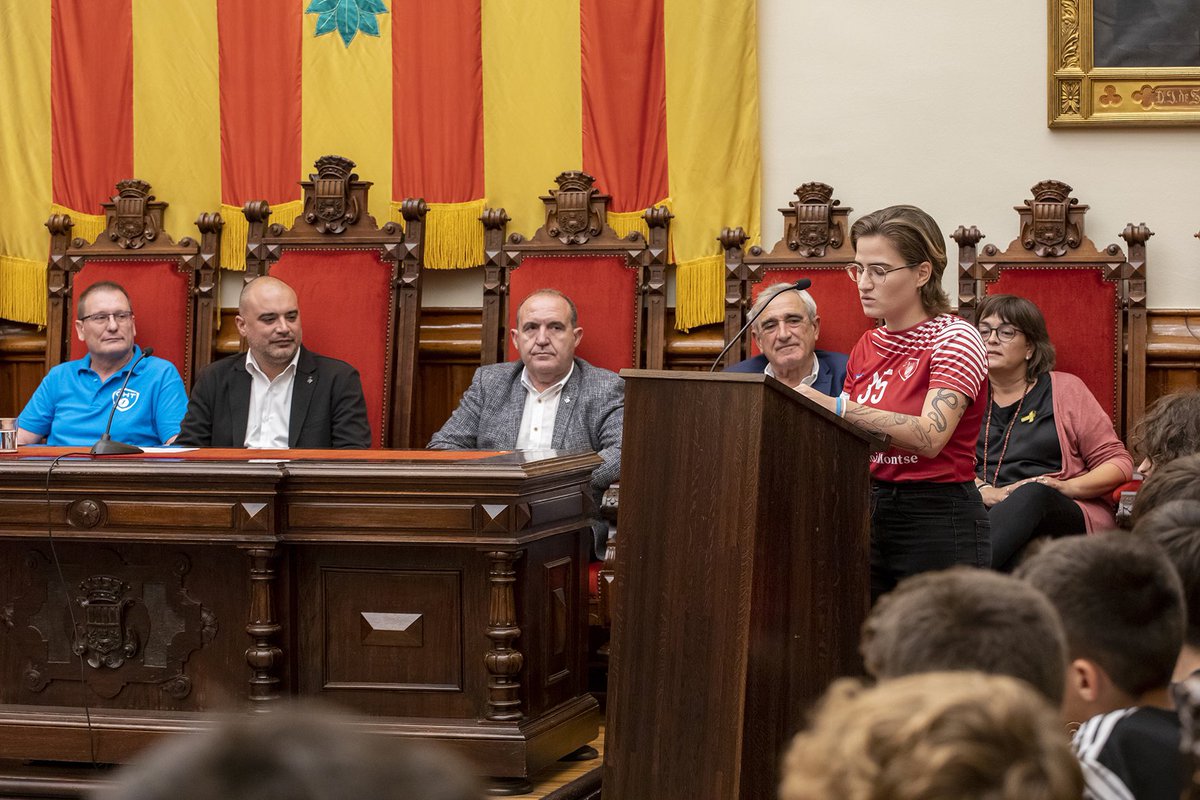mlluisvall's tweet photo. 🤾🏻♀️🤾🏻♂️Aquest vespre s’ha fet la recepció institucional al Club Handbol Terrassa - @HTerrassa per la seva exitosa temporada esportiva 2021-2022.
#OrgullVermell #orgullterrassenc https://t.co/hThFsPOlgb