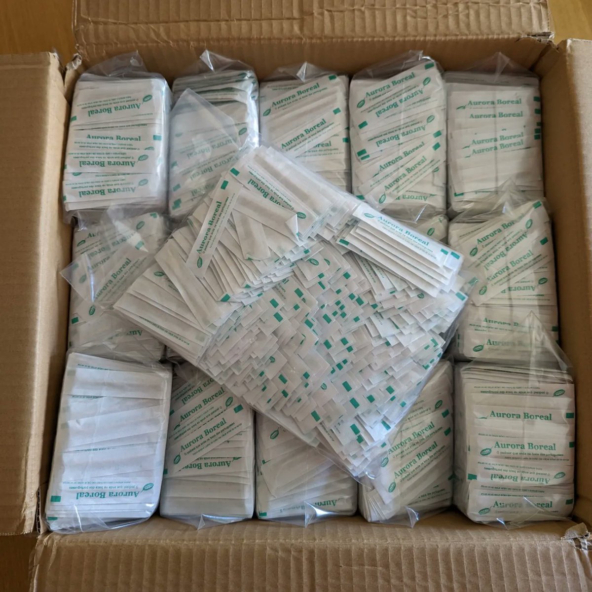 pedrofigcerto's tweet photo. Fiz palitos para merchandising do podcast Aurora Boreal.
Devia ter lido com mais atenção a parte das quantidades.

Encomendei 3,2 milhões de palitos a pensar que eram 100. Quer dizer que em princípio 1 em cada 3 portugueses se vai cruzar com um destes palitos ao longo da vida. https://t.co/Ia46PjKjOR