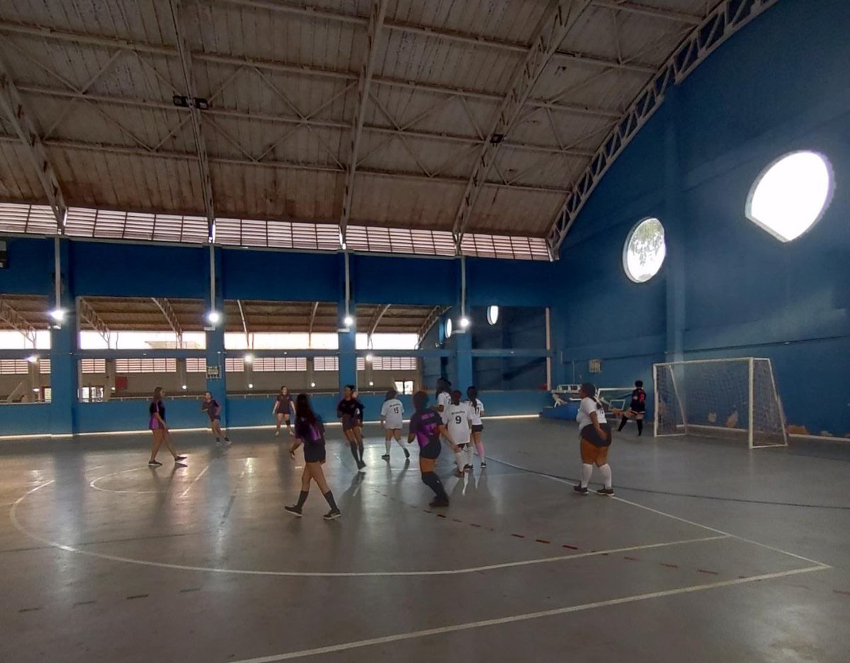 IFBnoticias's tweet photo. Começou mais um jogo de handebol feminino no #JIFB
Agora é a vez de Samambaia x Estrutural https://t.co/okR4hZbBti