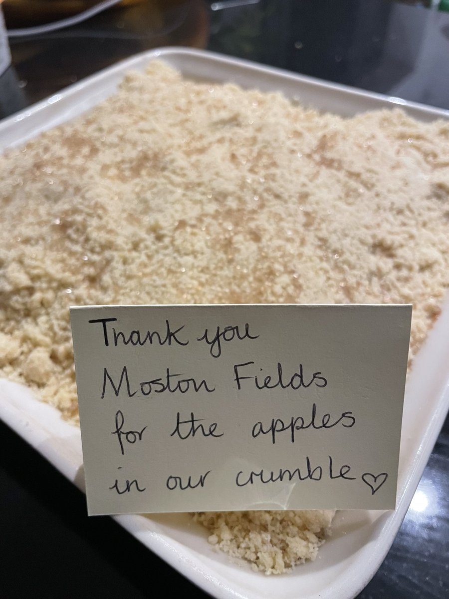 DebHurst8's tweet photo. Big up the orchard @MostonFieldsPS  #harvest #allotments Being given cooking apples from the children made my week💕 https://t.co/LfgacgZaPs