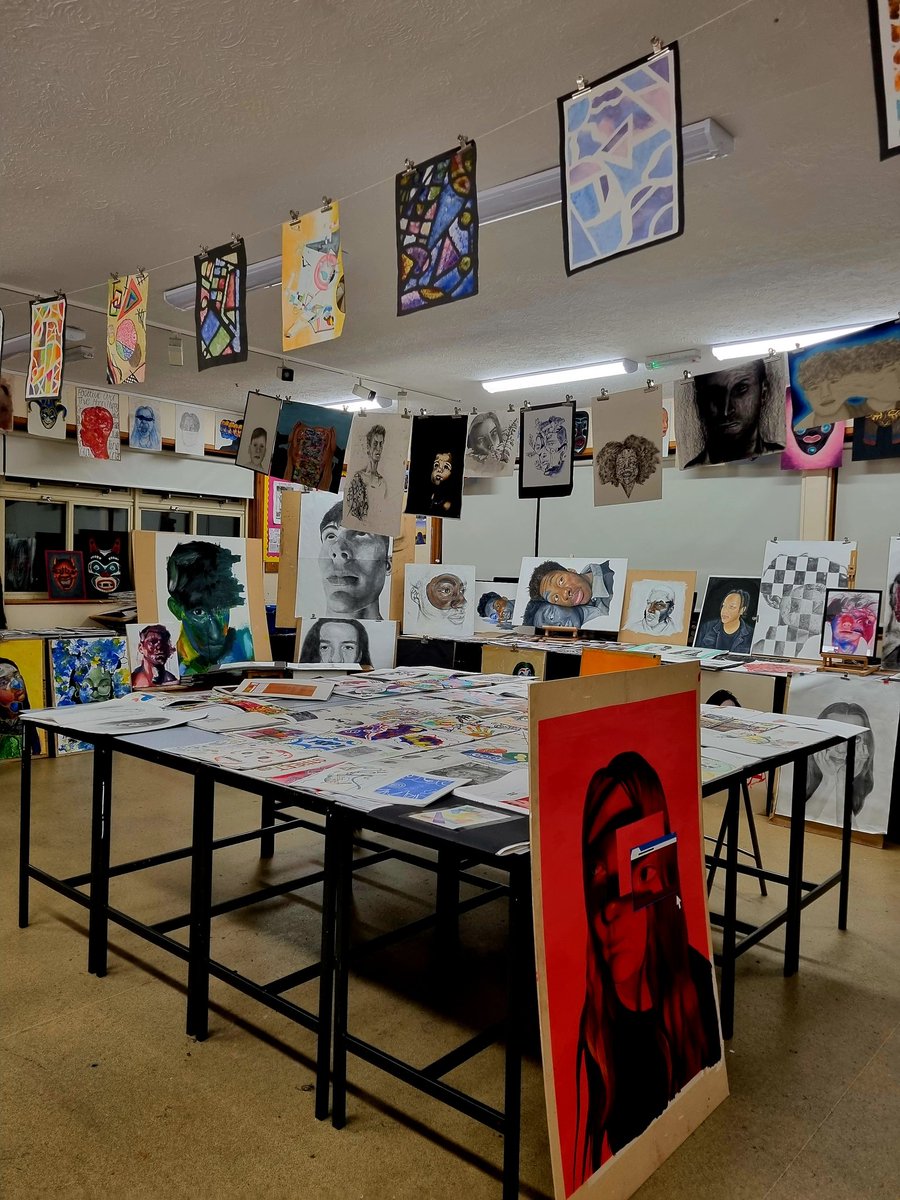 SchoolRidgeway's tweet photo. What a brilliant evening! It was incredible to see so many families visit us tonight. Thank you to our students and staff for all that you do in making our school the place it is! https://t.co/NfIsvX6Uq4
