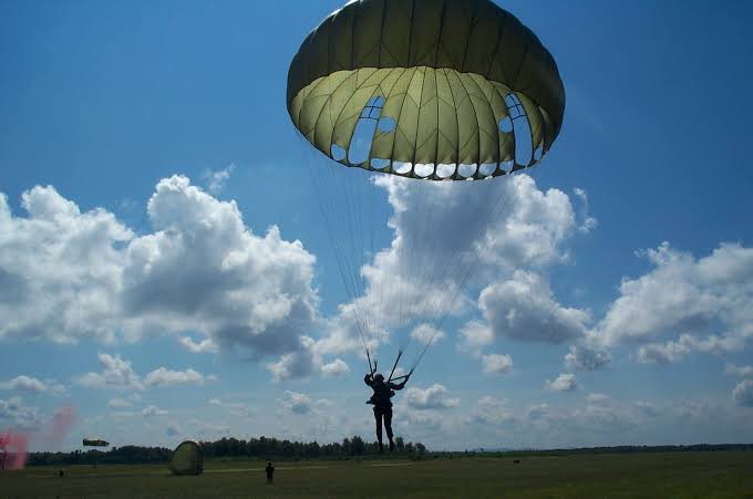 _antar_r's tweet photo. @shark2last Your village people didn't use razor blade or knife to tear the parachutes, they were manufactured like that. Go and carry out your research instead of capping rubbish on the internet. https://t.co/9dNuDM2TVz