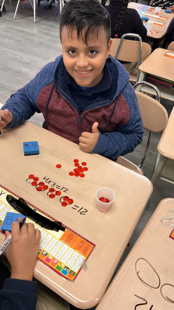 JanetColoma's tweet photo. Nothing like hands on learning and that moment when it clicks😍😍#mathtimefun #thirdgraderocks https://t.co/0nmqv0XhCj