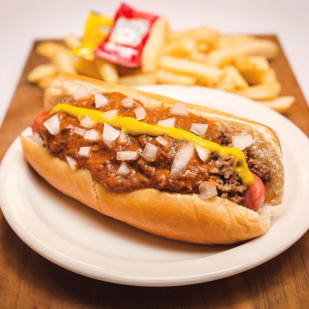 AmericanConeyLV's tweet photo. #NationalChiliWeek is underway, and here at #ACI, there are many ways to celebrate. ๐
Tell us which chili-fied menu item youโre ordering today: https://t.co/xICkL4C9YN https://t.co/xlDvGrl6Nt