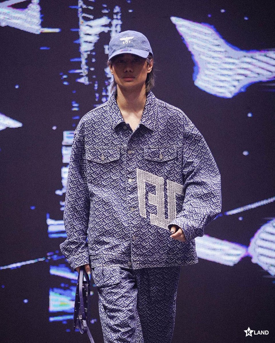 Mckaofficialfan's tweet photo. Equality, Diversity,BOY LONDON
RUNWAY LOOK at #BIFW2022
ตามไปกดไลค์ กดแชร์ กันเลยจ้า
IG Post : boylondonth
📎https://t.co/OI0pNeYCAo
#BOYLONDONx4MIX
#BOYLONDONTH
#4MIX https://t.co/wBh0UXe7SH
