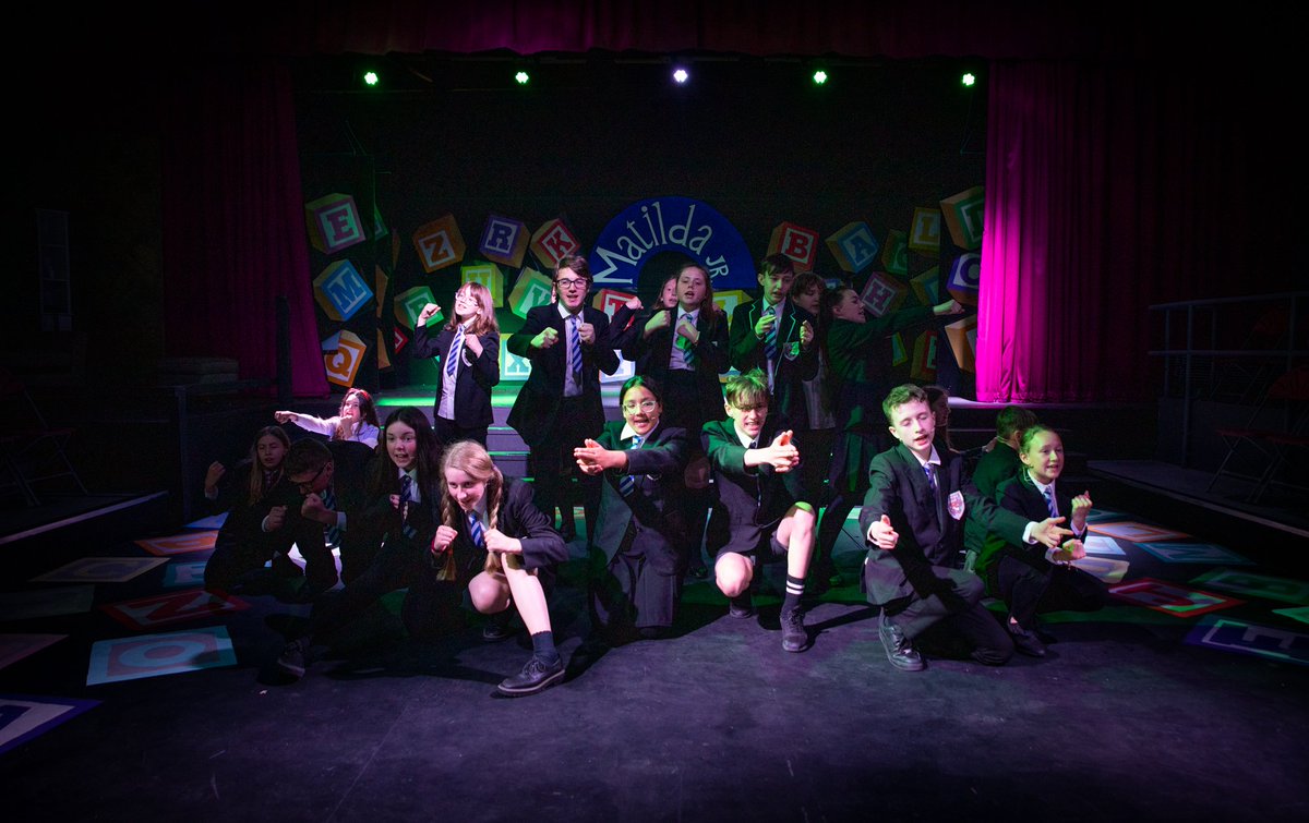 FHSEXPRESSIVE's tweet photo. Thank you to everyone who attended our open evening tonight. We had a blast reliving the past with the cast of Matilda JR and we hope you enjoyed it too! 🎭🎶 @flinthigh 
[📸 ATWL Photography Rev Hainsworth] https://t.co/VahEz71hoB