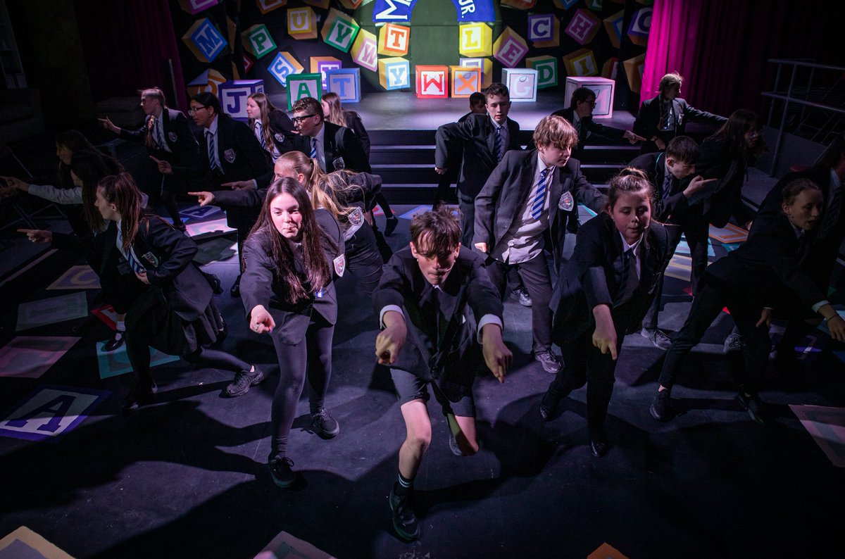 FHSEXPRESSIVE's tweet photo. Thank you to everyone who attended our open evening tonight. We had a blast reliving the past with the cast of Matilda JR and we hope you enjoyed it too! 🎭🎶 @flinthigh 
[📸 ATWL Photography Rev Hainsworth] https://t.co/VahEz71hoB