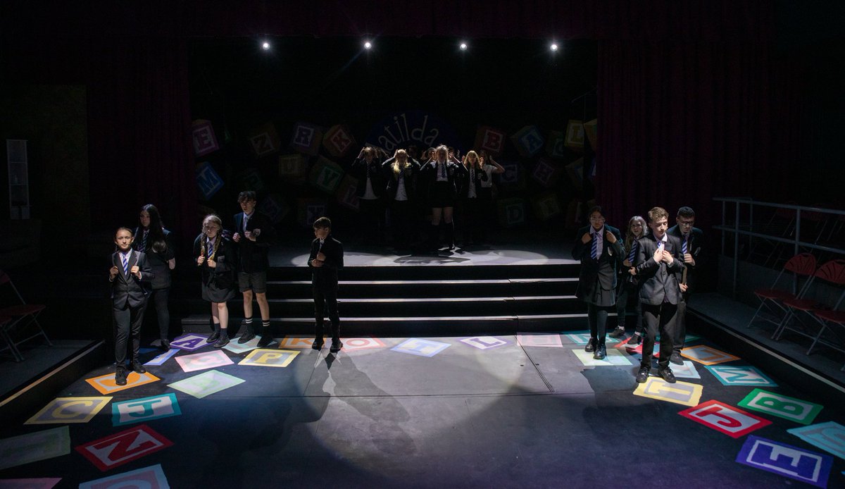 FHSEXPRESSIVE's tweet photo. Thank you to everyone who attended our open evening tonight. We had a blast reliving the past with the cast of Matilda JR and we hope you enjoyed it too! 🎭🎶 @flinthigh 
[📸 ATWL Photography Rev Hainsworth] https://t.co/VahEz71hoB
