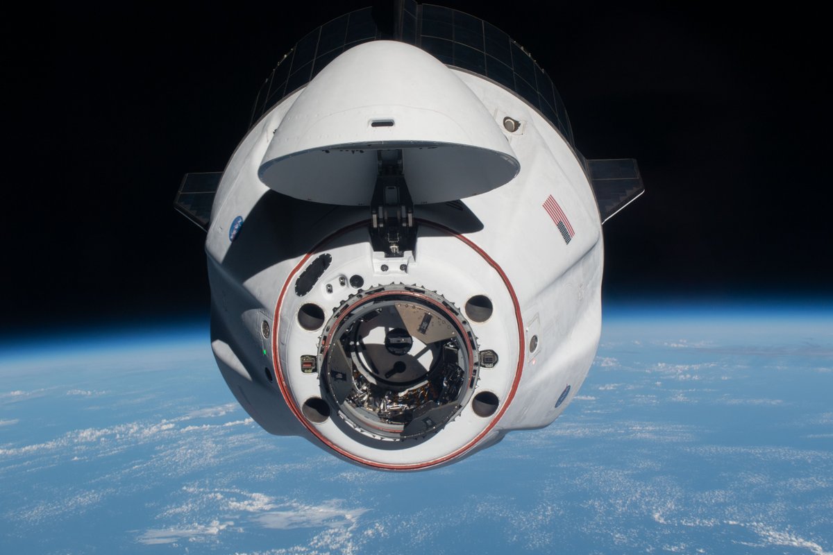 NASAHubble's tweet photo. An unfunded Space Act Agreement to conduct a study of a commercial mission to boost Hubble’s orbit and extend its operations was signed by @NASA and @SpaceX – a mission concept that may be applied to other spacecraft and commercial vehicles: https://t.co/b0Sv64okuI https://t.co/ROiwMAj0l7