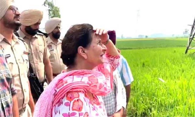 punjabkesari's tweet photo. हाई वोल्टेज टावर पर चढ़कर प्रदर्शन कर रहे लाइनमैनों से मिली सांसद परनीत कौर
https://t.co/160mAt1pHp

#MP #PreneetKaur #linemen #demonst #highvoltagetower #HindiNews #PunjabHindiNews https://t.co/QeJKx3tSmm