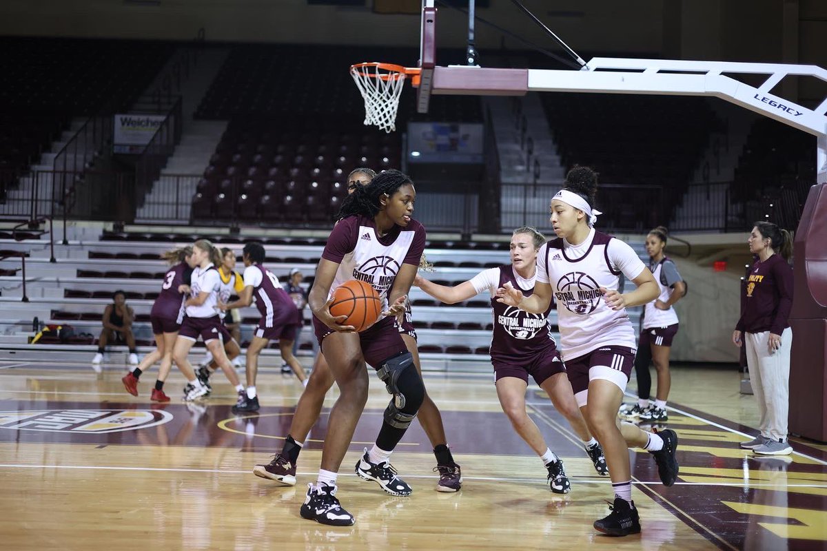 CMUWBBall's tweet photo. 📸 from 1st official practice🔥⬆️ 

39 days until we tip off the season😤😈 https://t.co/xe8hb85sCg