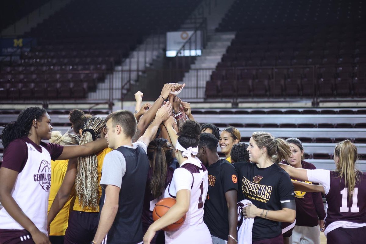 CMUWBBall's tweet photo. 📸 from 1st official practice🔥⬆️ 

39 days until we tip off the season😤😈 https://t.co/xe8hb85sCg