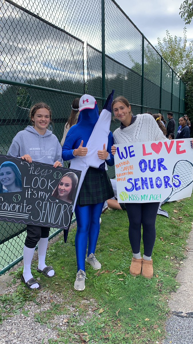 bmntspiritclub's tweet photo. Shoutout to everyone to showed up preppy to tennis senior night! https://t.co/3E2c2xgEJh