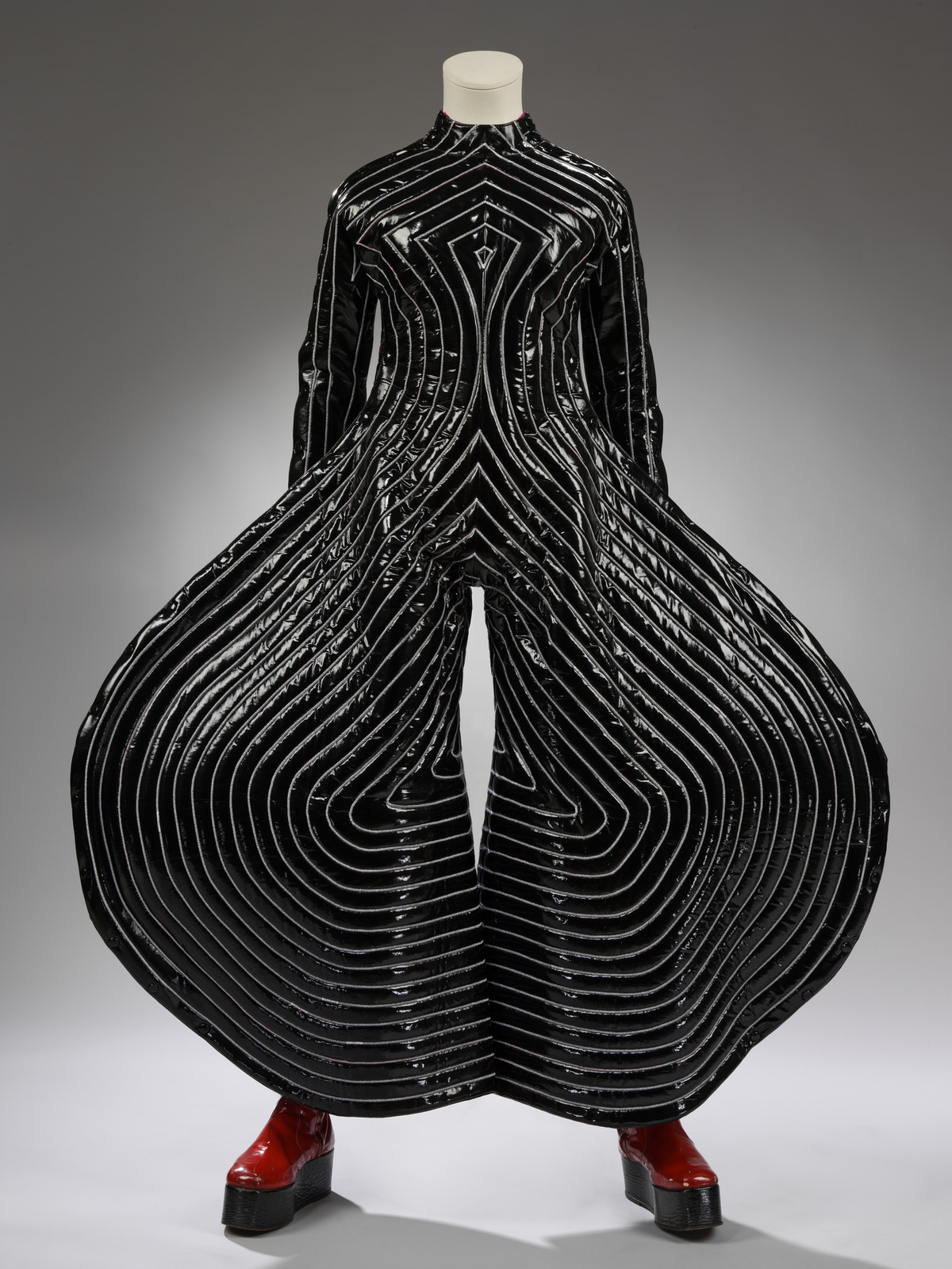 V&A on X: ⚡ As seen on David Bowie⚡ Japanese designer Kansai Yamamoto  designed this iconic striped black vinyl Bowie piece for Bowie's  era-defining 1973 Aladdin Sane tour.  / X