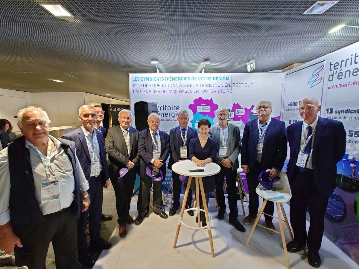 gilles_allemand's tweet photo. Temps fort sur le stand #TEARA « Tout sur la mobilité électrique » avec focus sur le réseau #Eborn et présentation du E-Rallye Monte-Carlo. @ACM_Media https://t.co/E3WE9Jhcgx