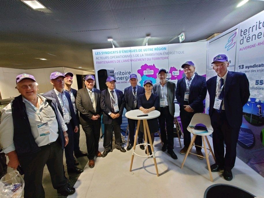 gilles_allemand's tweet photo. Temps fort sur le stand #TEARA « Tout sur la mobilité électrique » avec focus sur le réseau #Eborn et présentation du E-Rallye Monte-Carlo. @ACM_Media https://t.co/E3WE9Jhcgx