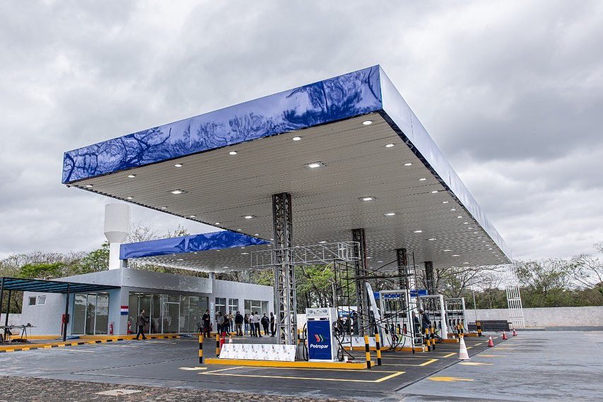 Petropargov's tweet photo. LA ESTACIÓN DE LOS PARAGUAYOS🇵🇾| El pdte. @lichi_denis realizó la verificación y recepción de obra de 8va estación propia Petropar Curuguaty.
A través de esta nueva estación más paraguayos podrán acceder a la reducción de G. 600 menos por litro en nuestros combustibles ⛽️ https://t.co/06hKADTjII