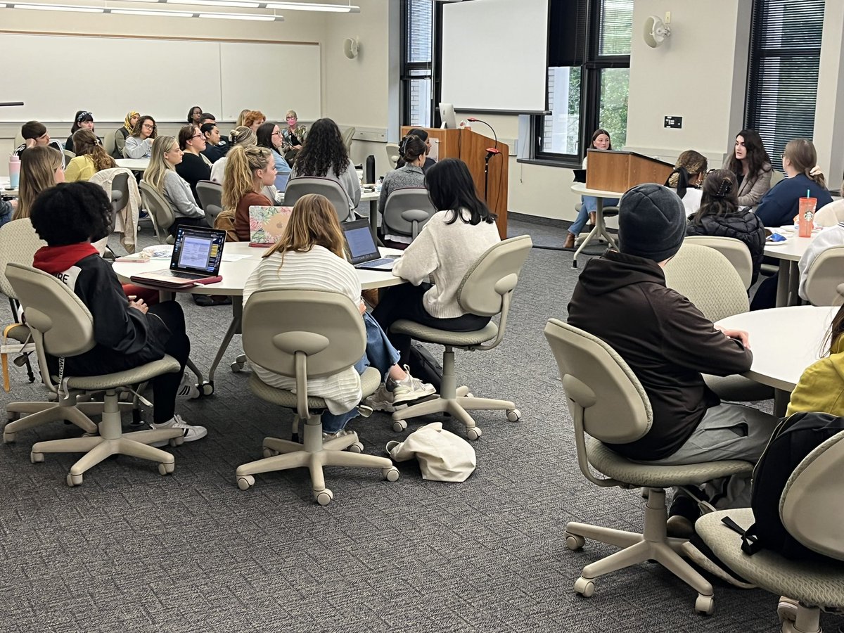 meewing's tweet photo. Thankful to @BrennaParker1 making time to share career advice as a public relations pro with @KentStateMDJ @CCIKentState students. “Be open-minded to opportunities” … “there are people who want to hire you” … “go for what you want to do.” #PRKent https://t.co/i6arfGxuUx