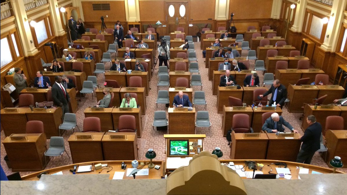 keloland's tweet photo. Gov. Noem stood in a grocery store on Thursday and made a promise to push for a repeal of the state sales tax on groceries, if re-elected.  While it is a new public cause for Noem, members of the state legislature have been attempting to pass it for years. https://t.co/DDjDRmtknD https://t.co/fqJ1U7FBnp