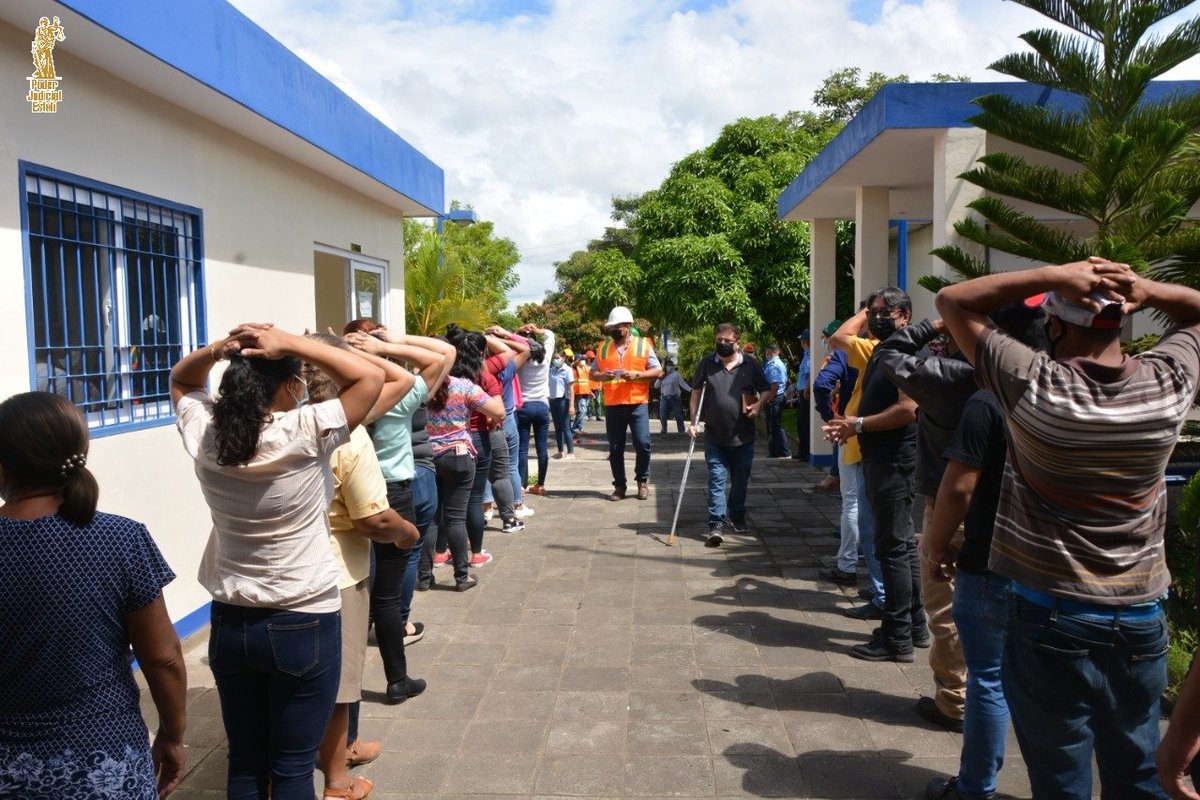 PJEsteli's tweet photo. Funcionarios públicos y usuarios que visitan el Complejo Judicial de #Esteli participaron en el tercer Ejercicio Nacional ante Situaciones Multiamenazas 2022.

Los J.L.U del departamento participaron en el ejercicio de prevención ante desastres naturales.

#PoderJudicialEsteli https://t.co/LH84PvVvnA