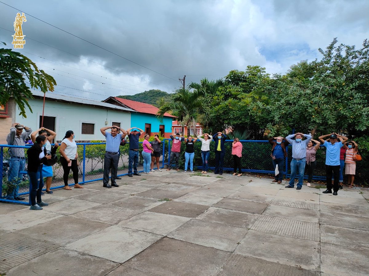 PJEsteli's tweet photo. Funcionarios públicos y usuarios que visitan el Complejo Judicial de #Esteli participaron en el tercer Ejercicio Nacional ante Situaciones Multiamenazas 2022.

Los J.L.U del departamento participaron en el ejercicio de prevención ante desastres naturales.

#PoderJudicialEsteli https://t.co/LH84PvVvnA