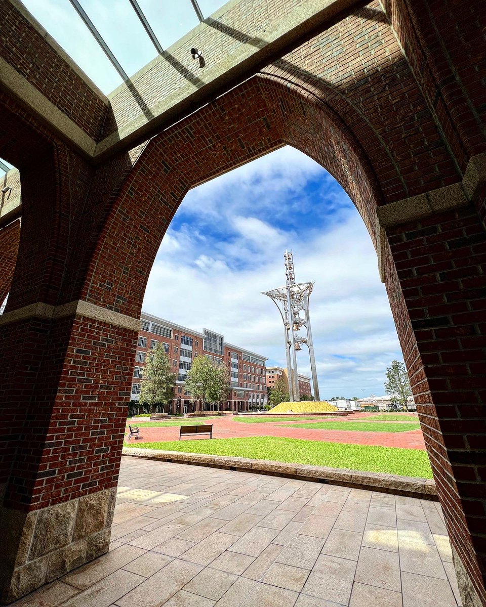 UofTampa's tweet photo. Campus views this afternoon - staff have been working hard to prep for residential students’ return tomorrow and for classes to resume Monday. https://t.co/eDCJNckvSb