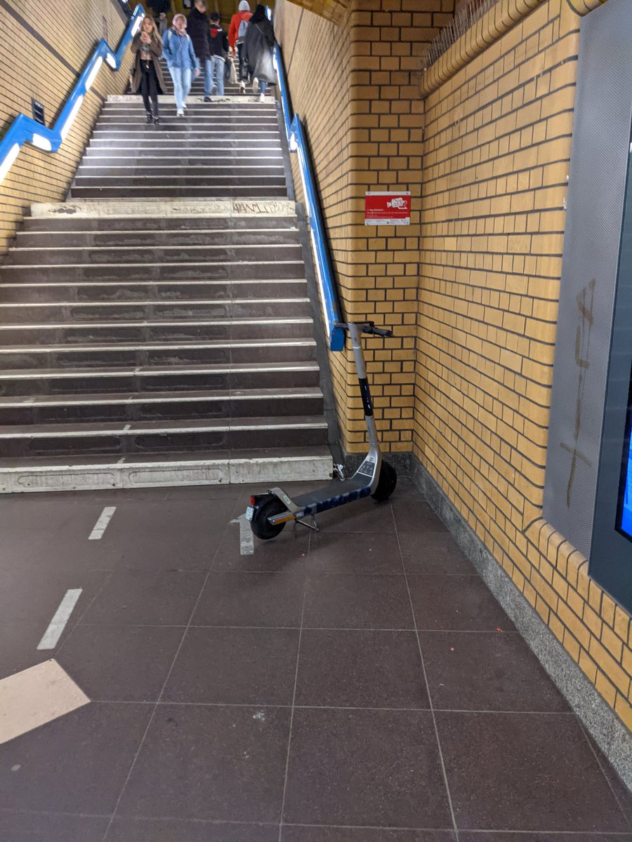 byseebass's tweet photo. @BerlinNkl @BirdRide @SBahnBerlin wusste nicht das s+u Bahnhof #neukoelln ein adäquater Abstellplatz für Roller ist... https://t.co/Tle9pp1UAk