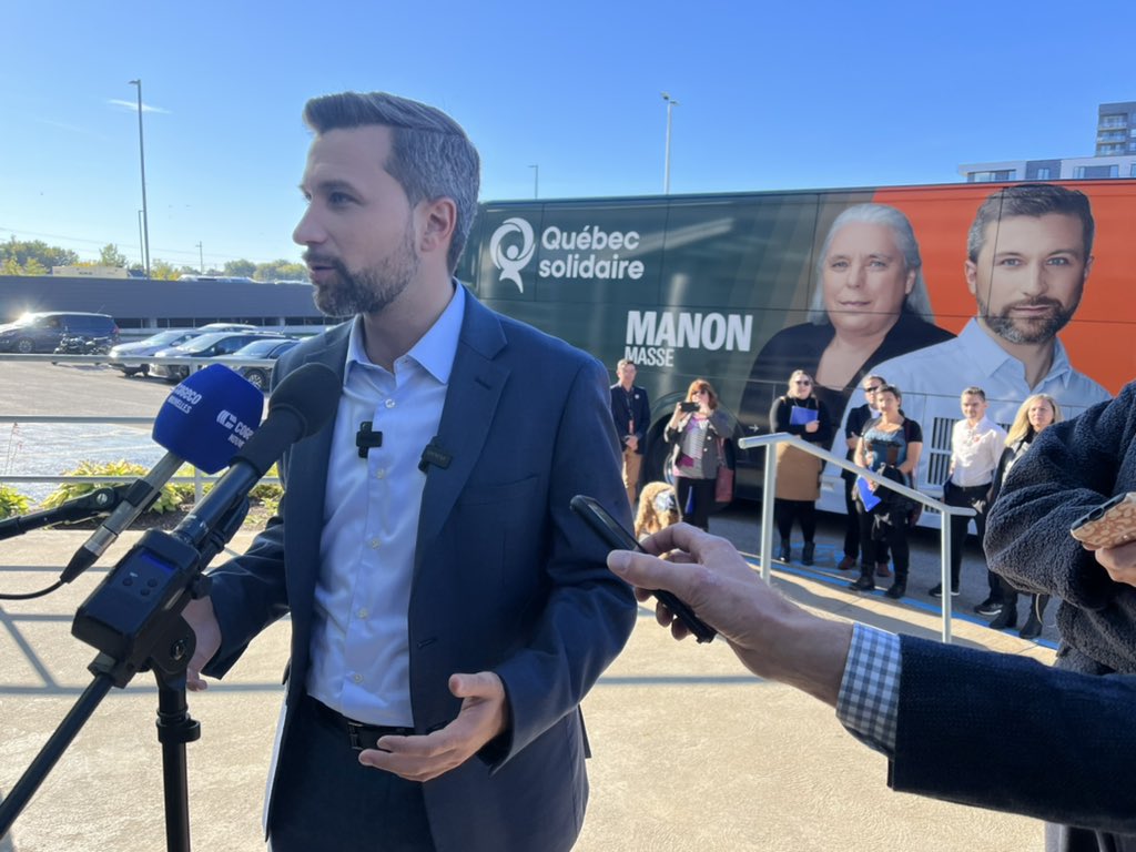 Le chef caquiste <a href="/francoislegault/">François Legault</a> préfère le mode de scrutin actuel parce qu'il "profite du système", dit <a href="/GNadeauDubois/">Gabriel Nadeau-Dubois</a> lors d'une mêlée de presse à Laval. #QC2022