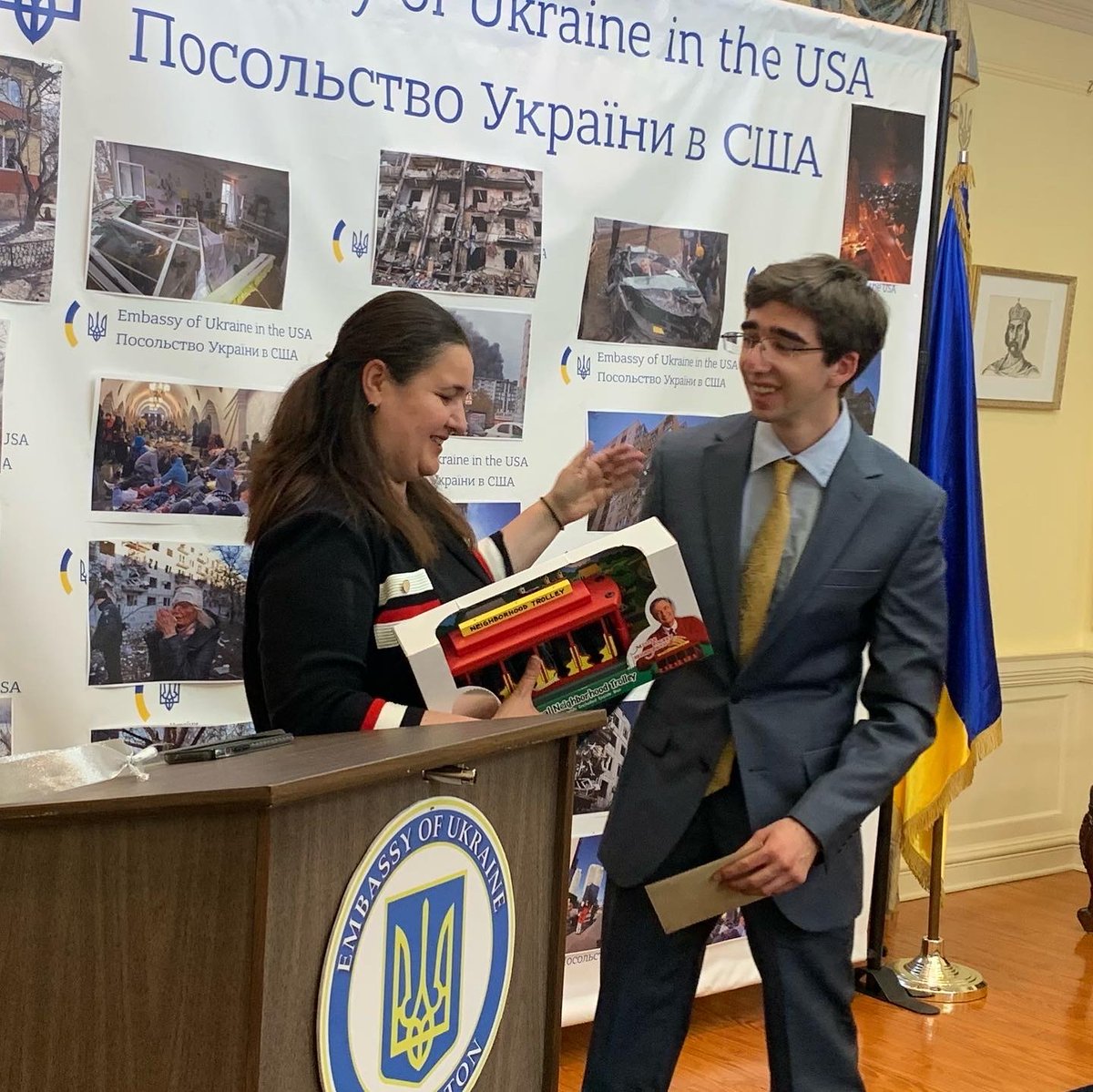 WorldPittsburgh's tweet photo. We’re so proud of students like Ben, our 2021-22 Youth Programming Fellow! 

At @luminariPGH’s "I Want to Be an Ambassador"  camp, Ben met the Ukrainian ambassador to the U.S., Ambassador Oksana Markarova, and presented Mister Rogers' Neighborhood Trolley on behalf of Pittsburgh! https://t.co/12Wdip8OuY