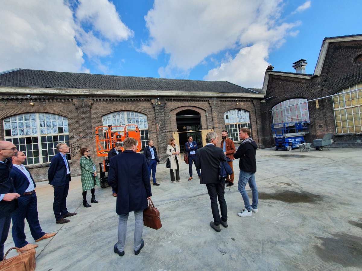 Geweldige sfeer tijdens de <a href="/DagvandeStad/">Dag van de Stad</a> in onze eigen stad en <a href="/Spoorzone013/">Spoorzone Tilburg</a> Leerzame dag, mooie ontmoetingen en goed gesprek over voorwaarden inclusieve stadsontwikkeling #DagvandeStad