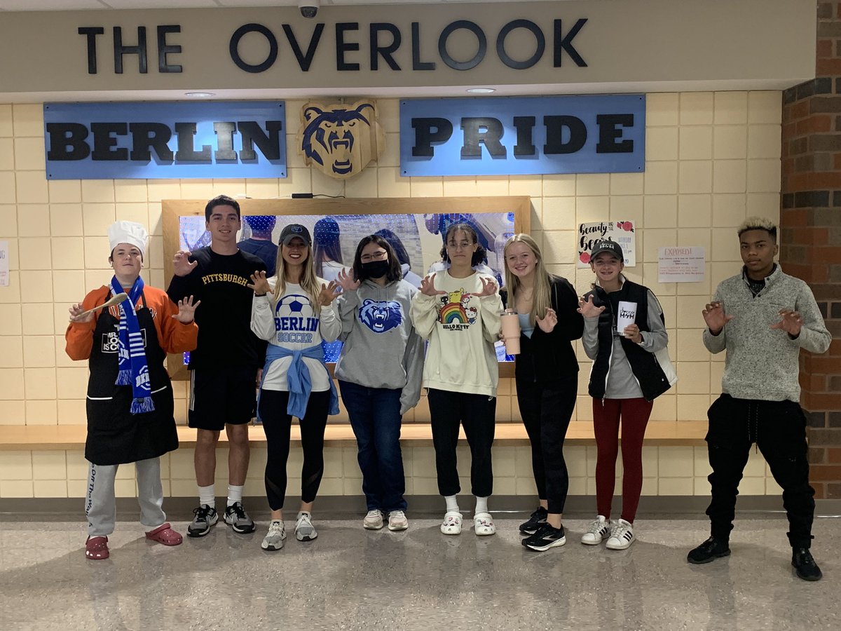 AlexisMSitz's tweet photo. Soccer Moms and BBQ Dads all over the halls today! https://t.co/5e4oHcft5l
