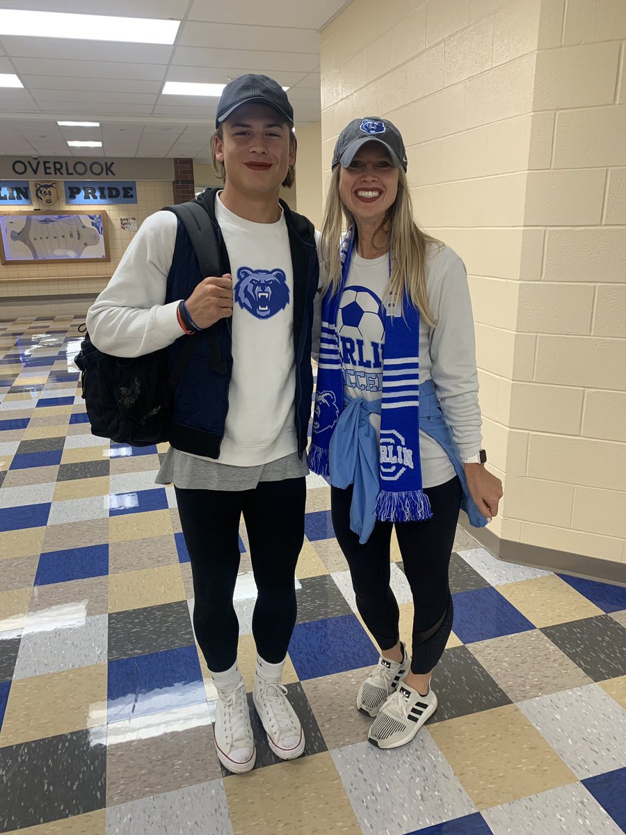 AlexisMSitz's tweet photo. Soccer Moms and BBQ Dads all over the halls today! https://t.co/5e4oHcft5l