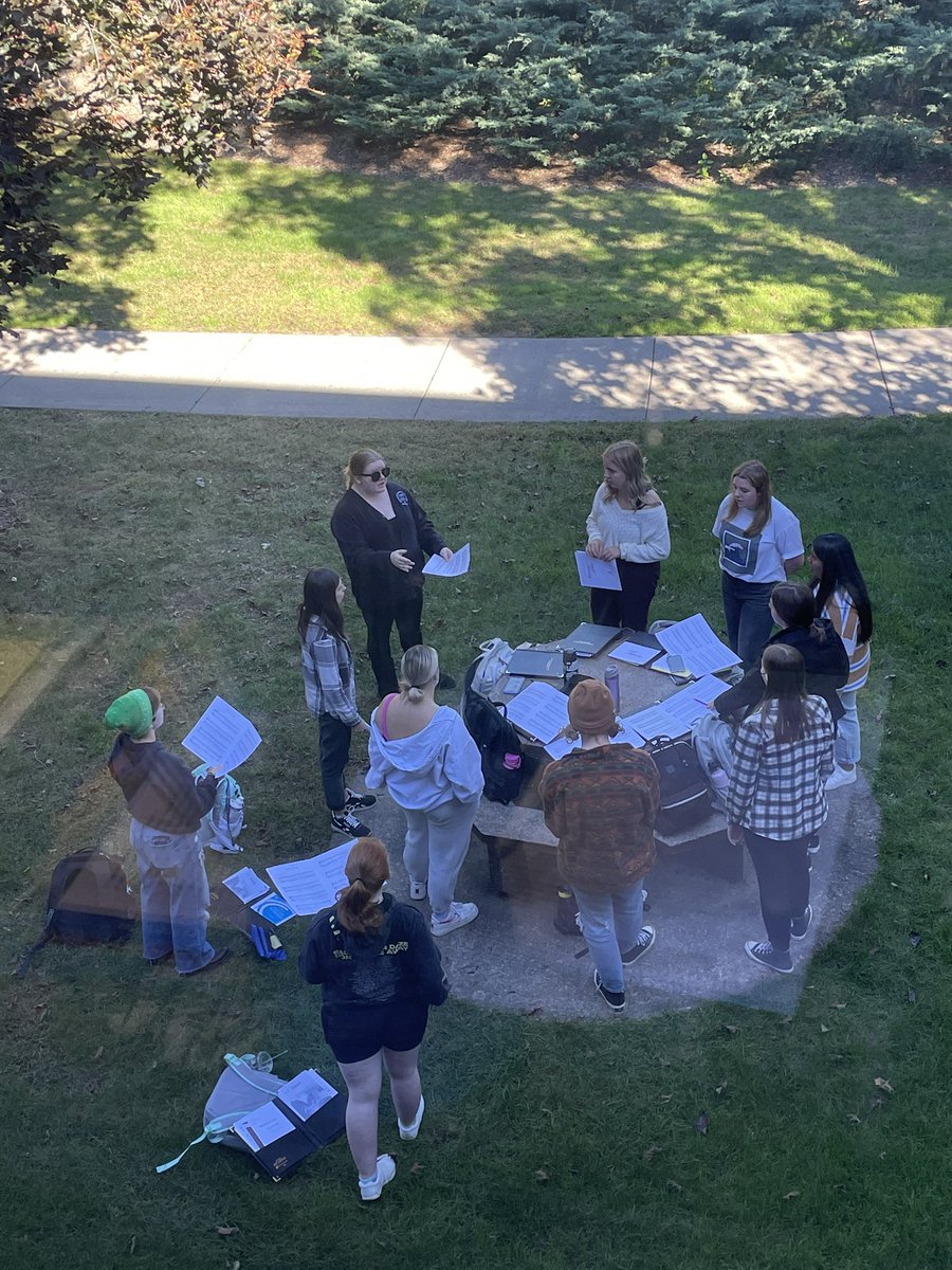 uwecchoir's tweet photo. When choir kids practice outside! #iSingUWEC https://t.co/s99maeYuFl