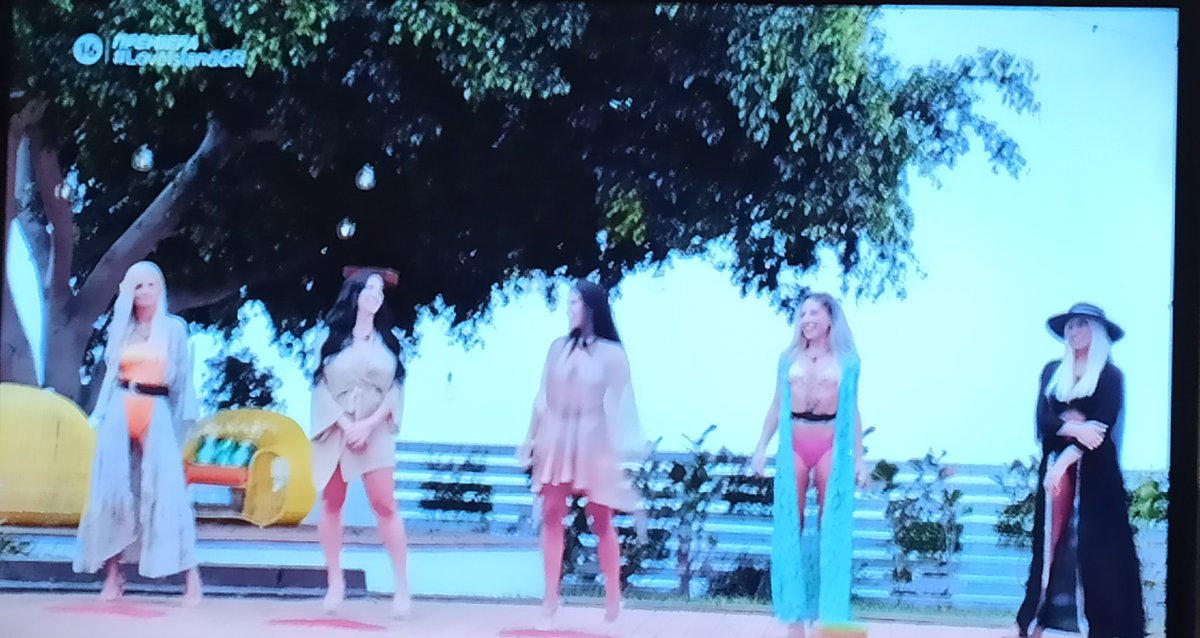 darthshaker's tweet photo. Νυφοπαζαρο #LoveIslandGR https://t.co/bHlMN4uDAx