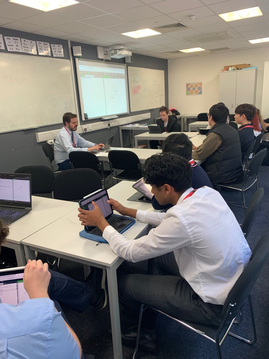 andykemp's tweet photo. Really great to see our new #STEMCommunication programme up and running here at @natmatsci. This programme will ensure our students leave not only as great mathematicians and scientists but also with the skills to share this knowledge with others! #RunWithTheSwift https://t.co/pKqd3NOTHg
