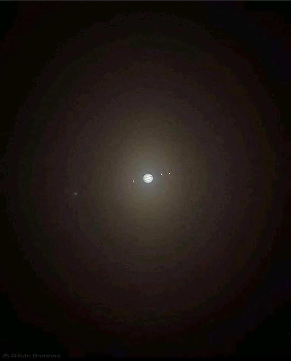 keyfipyIasimIar's tweet photo. Saturn, Jupiter ve uyduları. https://t.co/UnpmGYGkK0