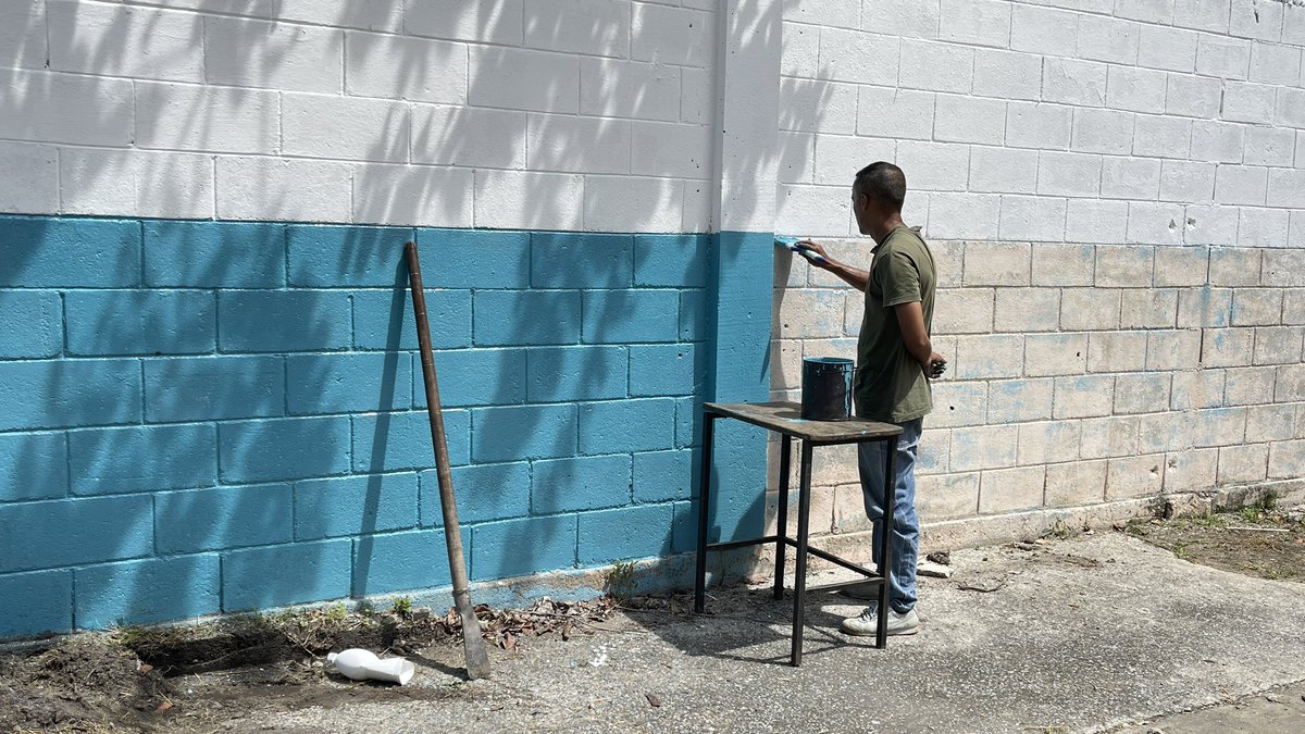 Cavim_Fanb's tweet photo. #29Sep @Cavim_Fanb sigue presente en la U.E.N.B José Antonio Maitin en labores de limpieza, aplicacion de pinturas, Seguimos Venciendo 💪

#BricomilesEnAccion #BRICOMILES #VMPDD #motorindustriamilitar

@NicolasMaduro
@vladimirpadrino
@dhernandezlarez https://t.co/cLfC0PfYVI
