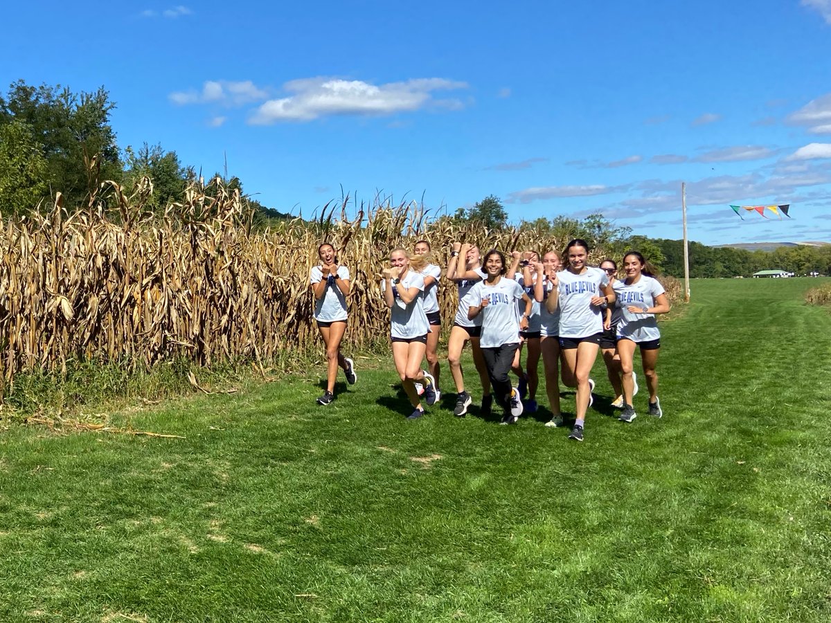 Touched down in Pennsylvania and ready to go tomorrow!📍

The 𝐏𝐚𝐮𝐥 𝐒𝐡𝐨𝐫𝐭 𝐑𝐮𝐧 will kick off tomorrow at 11 AM with the Men's 8K followed by the Women's 6K at 11:45 AM!

Save this link for results ➡️ goduke.us/3RsedDw