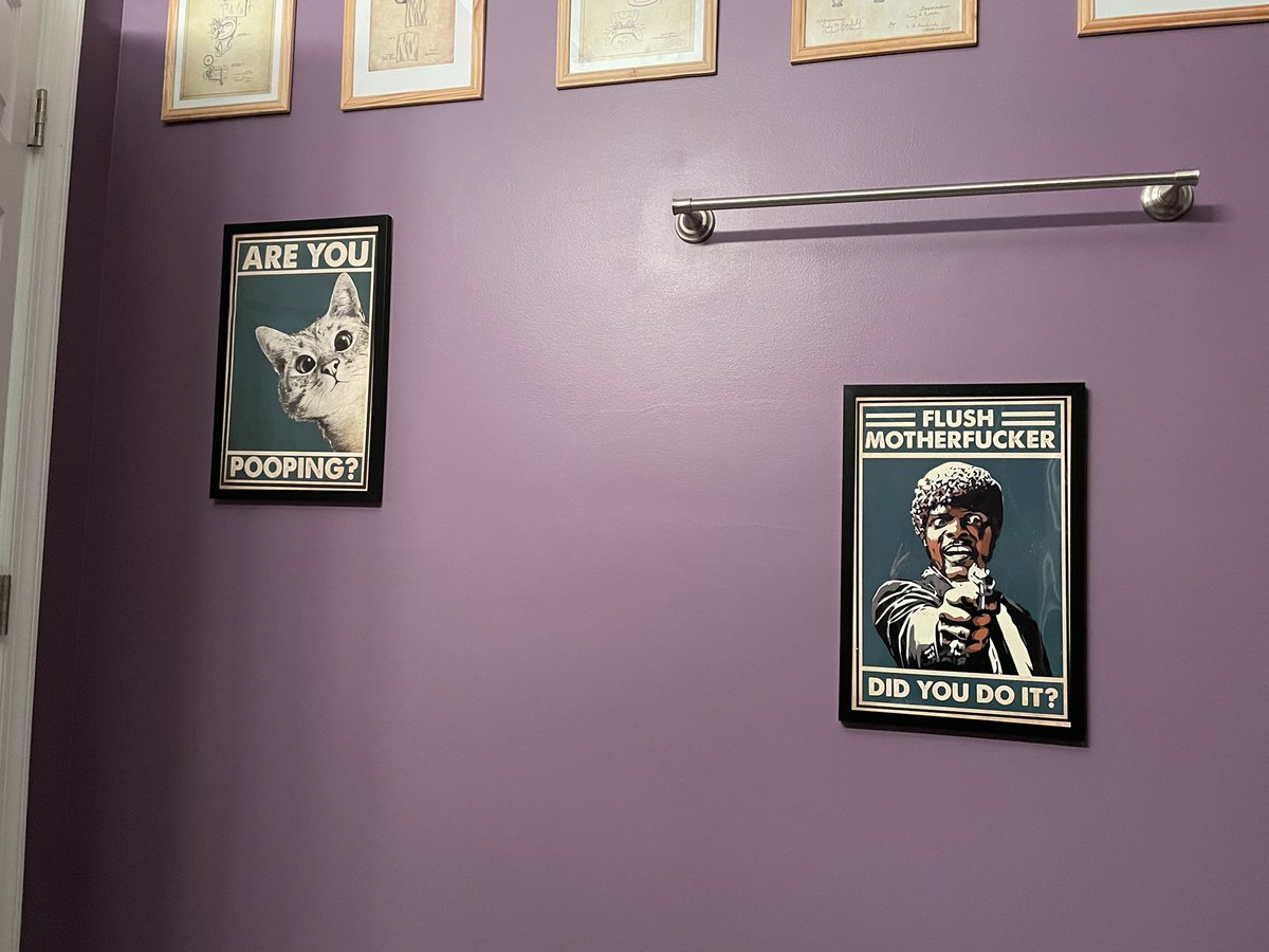 Straymom Exclusive:  View from the guest bathroom toilet…. ❤️🤣🤯  #StrayStrong #lmao #suchislife #besthusbandever