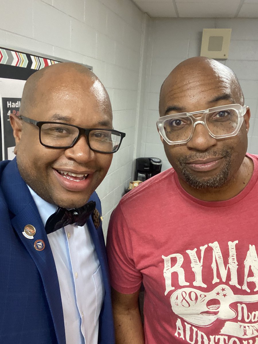 DrKDArmstrong's tweet photo. What a day at @hadleymiddle! Our girls &amp; boys XC teams BOTH finished Top 4 in the City meet! We had a visit from our Superintendent @MetroSchools. @kwamealexander dropped by to speak to our students! Both guests were interviewed by Media students for newspaper. Proud principal! https://t.co/U8qYXJ8YfR