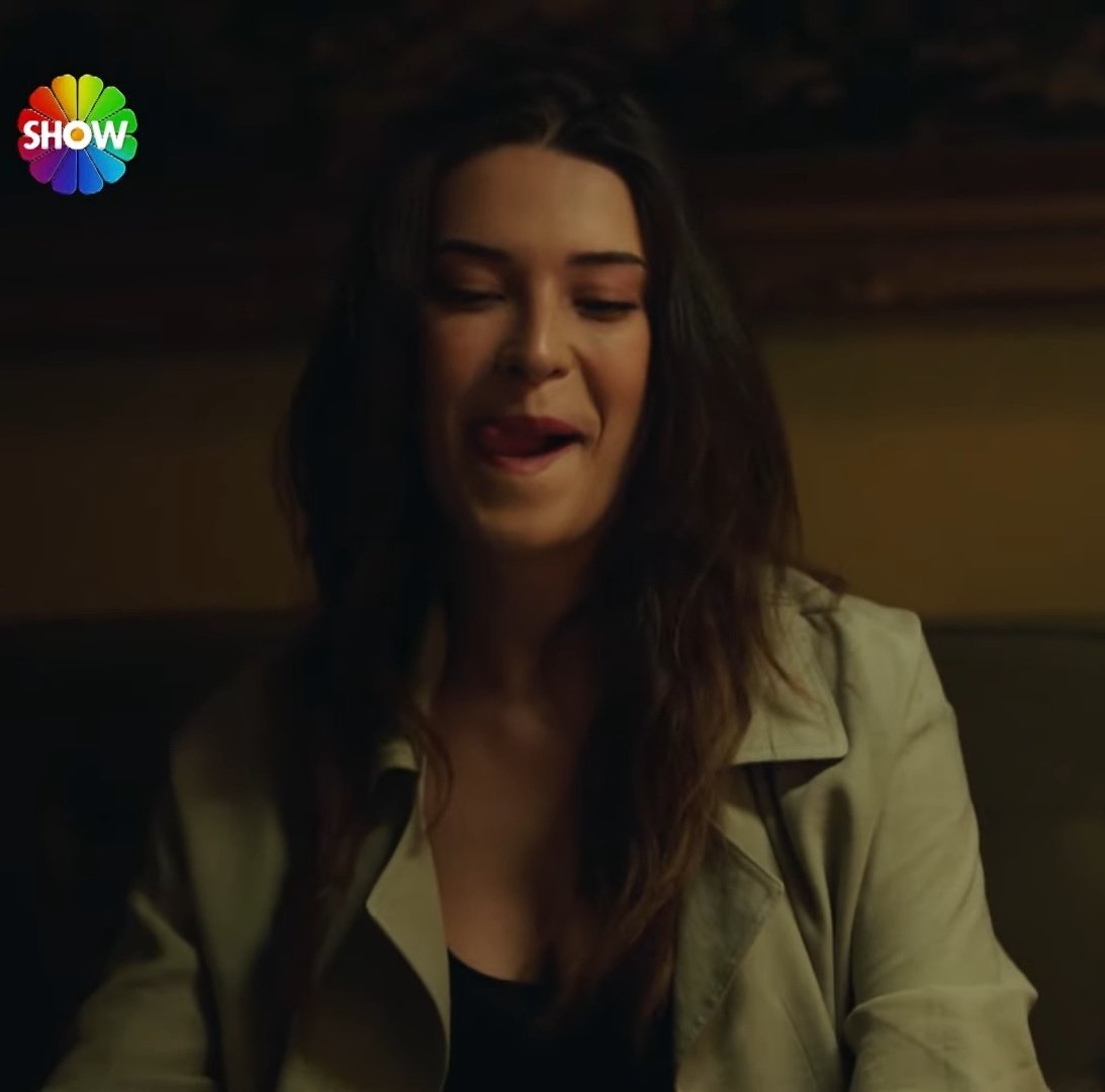 byyzeza's tweet photo. sonunda kaçırılıyoruz vah vahh nasıl üzüldüm ya
#GelsinHayatBildiğiGibi #SadGül https://t.co/nsFc6TLVo6