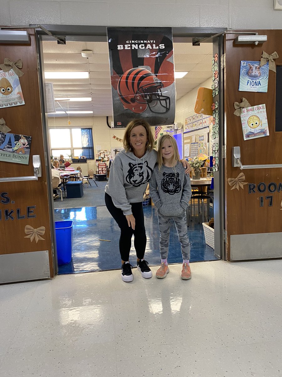 mrswinkle1st's tweet photo. WHO DEY!  Twin- ing with a student!  Love our Bengals! @Creeksidetweet #WEareLakota #NeedToSucceedCECS https://t.co/JS7Uhrr95H