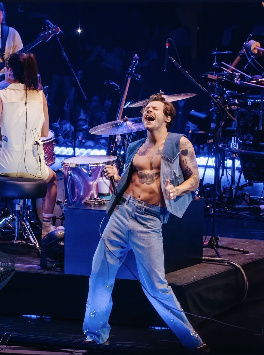 thestylesfandom's tweet photo. https://t.co/2nSGqdkvZ9